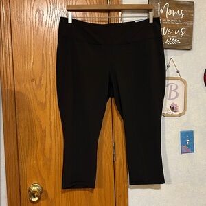 NWT Tek Gear Black Athletic Capris - Size 2X
